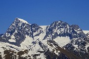 50 Zoom verso il gruppo dell'Adamello con la cima